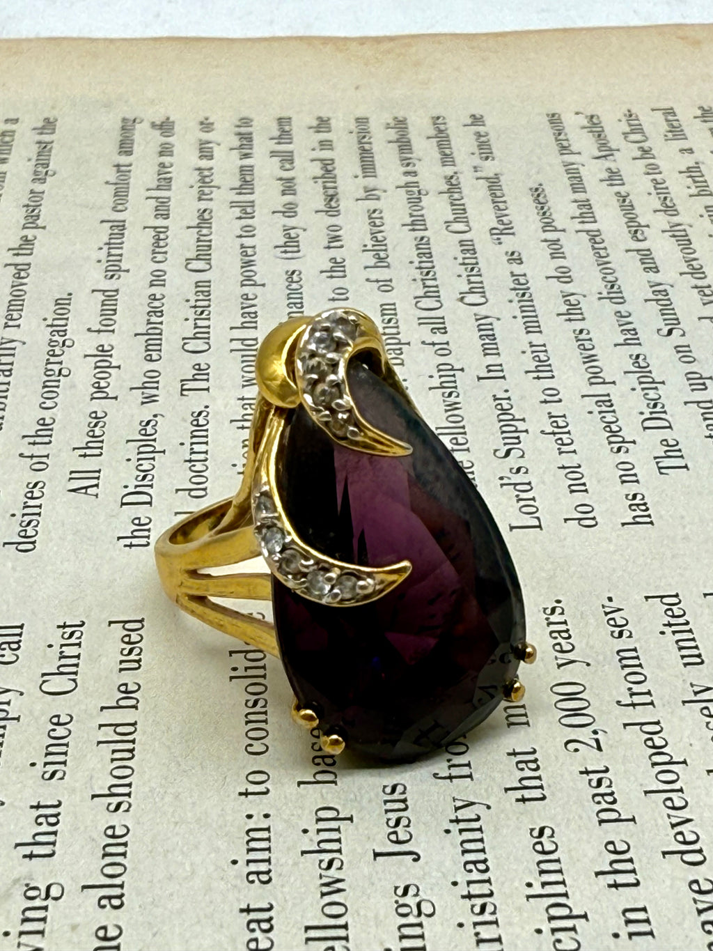 Vintage Large Purple Glass Gold Tone Cocktail Ring Size 8
